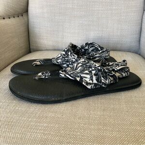 Sanuk women’s yoga sling 2 sandals size 9